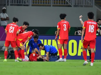 HLV Kim Sang Sik gửi lời động viên nồng ấm, tin tưởng tuyệt đối vào sự trở lại của Nguyễn Hiểu Minh sau chấn thương nặng