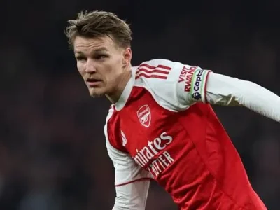 Odegaard thừa nhận ‘bóng ma quá khứ’ ám ảnh Arsenal, kêu gọi đoàn kết để chạm ngôi vô địch