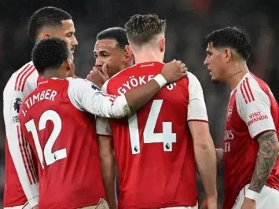 Steve Bruce ‘bật ngược’ Paul Scholes: ‘Arsenal tệ nhất vô địch Ngoại hạng Anh? Sai bét!’