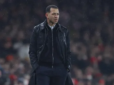 Liam Rosenior lên tiếng: ‘Tôi không ngạc nhiên khi bị chất vấn về chiến thuật thua Arsenal’