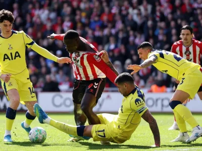 Sunderland Gây Sốc: Đánh Bại Tottenham 1-0 Trong Trận Đấu Đầy Kịch Tính