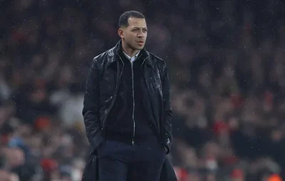 Liam Rosenior lên tiếng: 'Tôi không ngạc nhiên khi bị chất vấn về chiến thuật thua Arsenal' 1